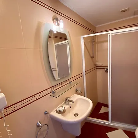 Family Saint Nikola And Free Parking