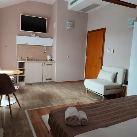 Family Saint Nikola And Free Parking