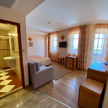 Family Saint Nikola מלון 3*
