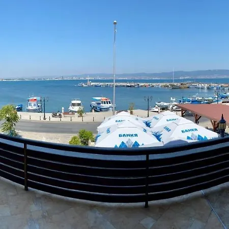 Family Saint Nikola And Free Parking