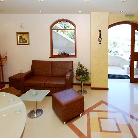 Family Saint Nikola And Free Parking 3*