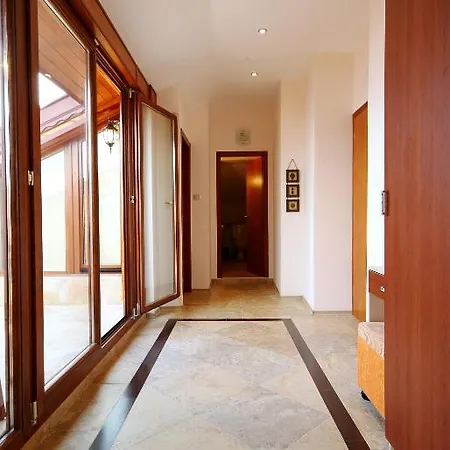 Family Saint Nikola And Free Parking